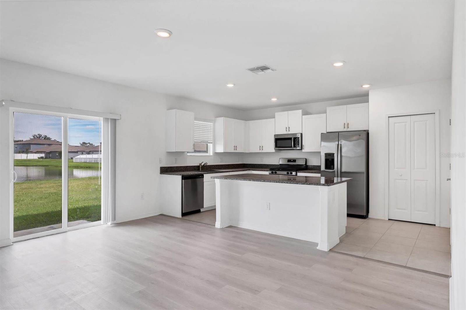 PRAVELA - Residential Lease