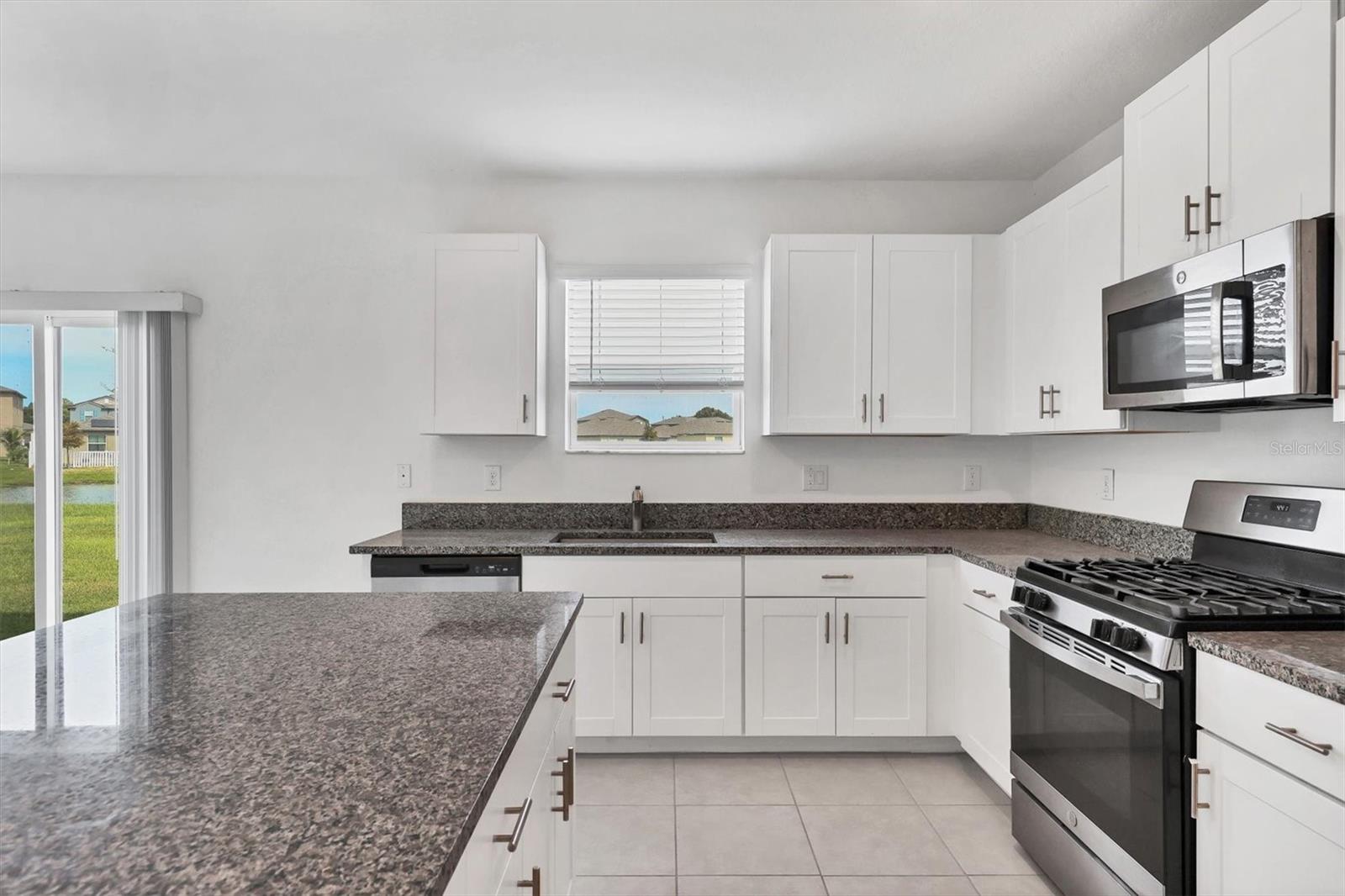 PRAVELA - Residential Lease