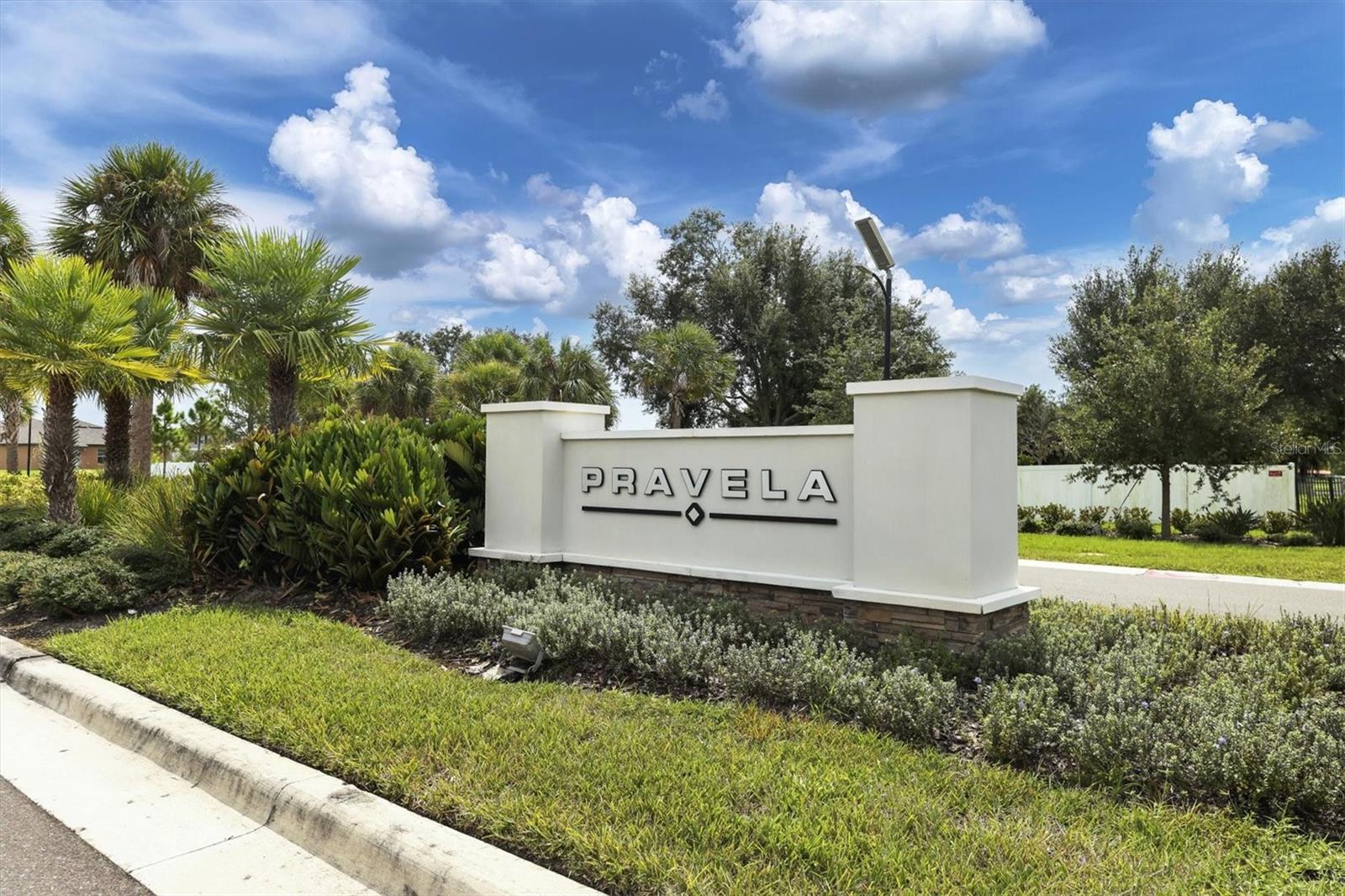 PRAVELA - Residential Lease