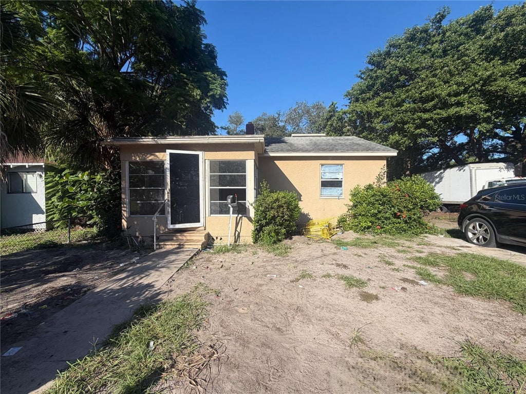Photo of 2221 Union Street S, St Petersburg, FL 33712 (MLS # O6450977)