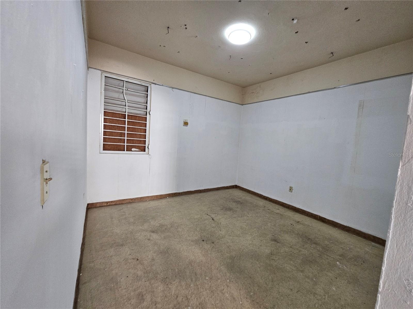 151 ROOSEVELT AVE - 160 O'NEIL ST. - Commercial Sale