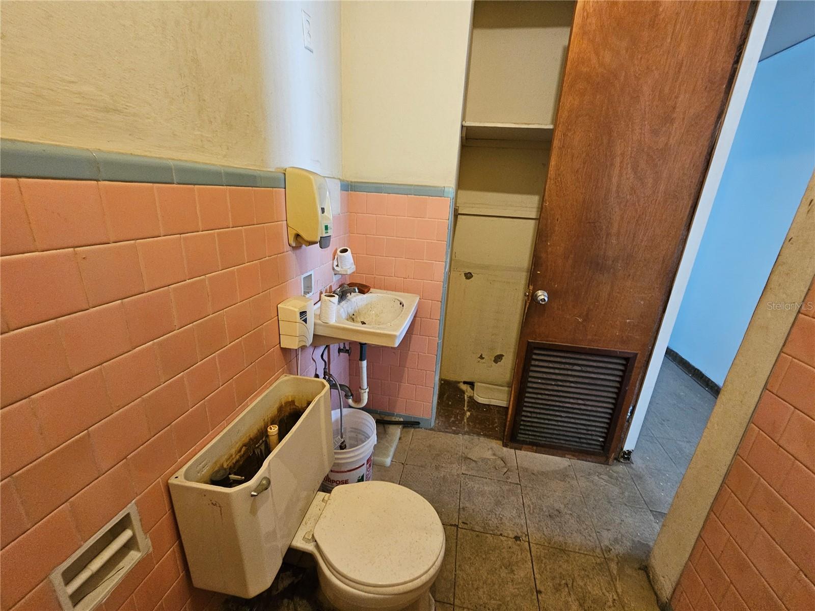 151 ROOSEVELT AVE - 160 O'NEIL ST. - Commercial Sale