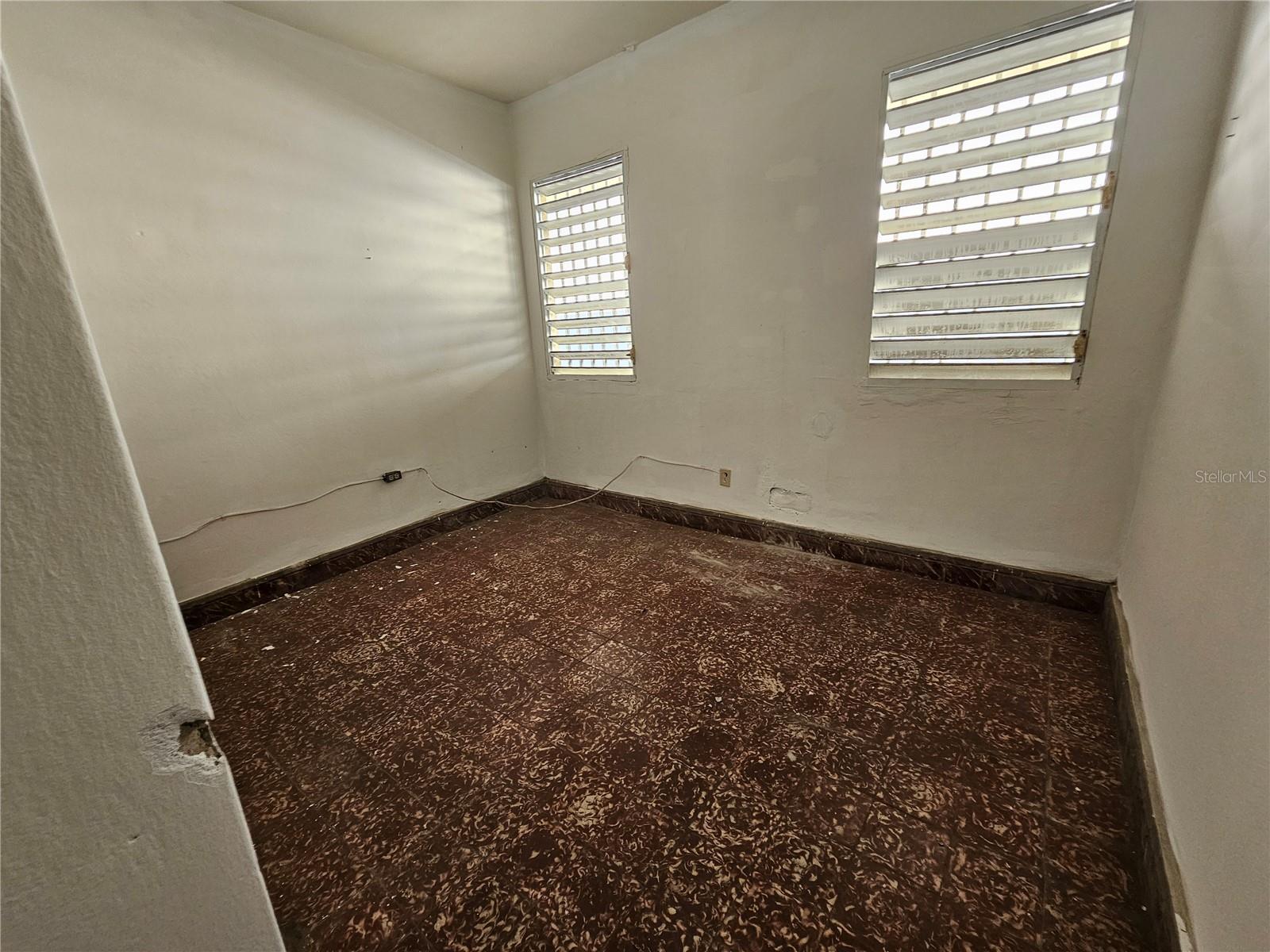 151 ROOSEVELT AVE - 160 O'NEIL ST. - Commercial Sale