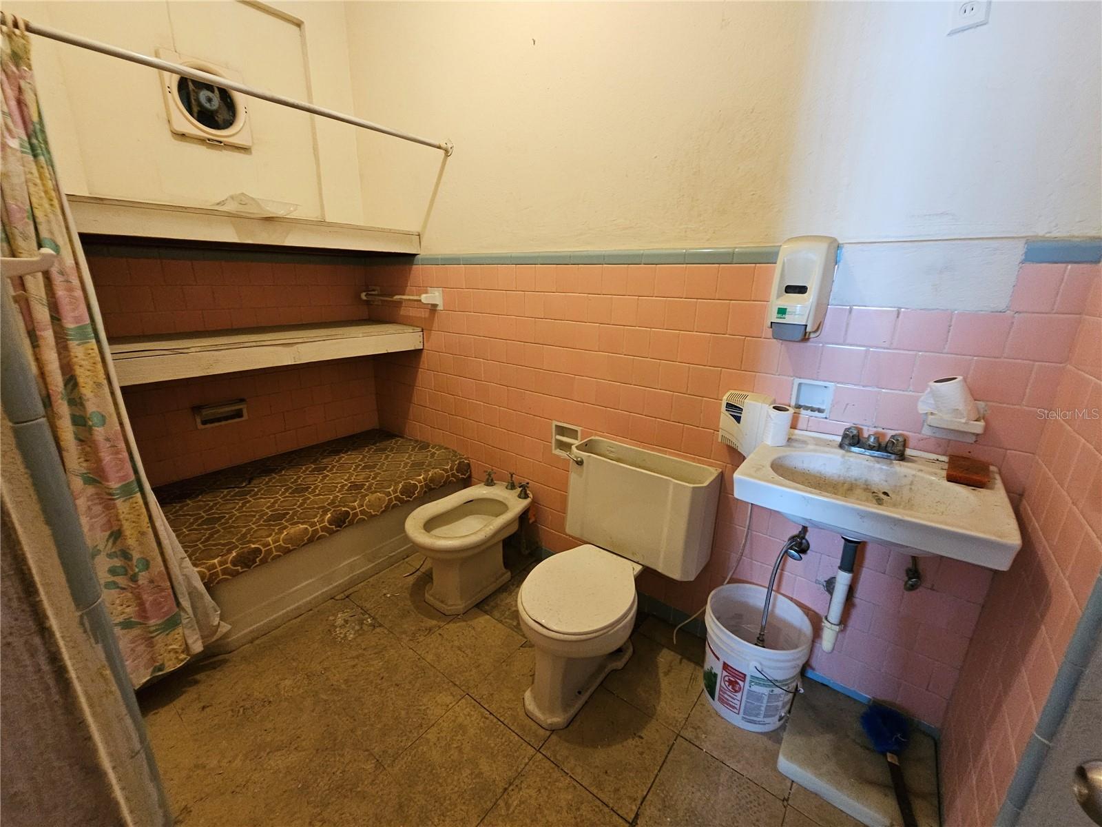 151 ROOSEVELT AVE - 160 O'NEIL ST. - Commercial Sale