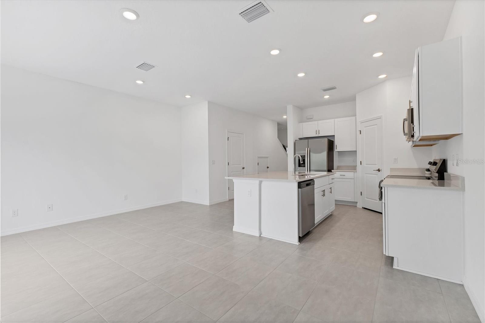 TOWNHOMES/AZARIO - Residential Lease