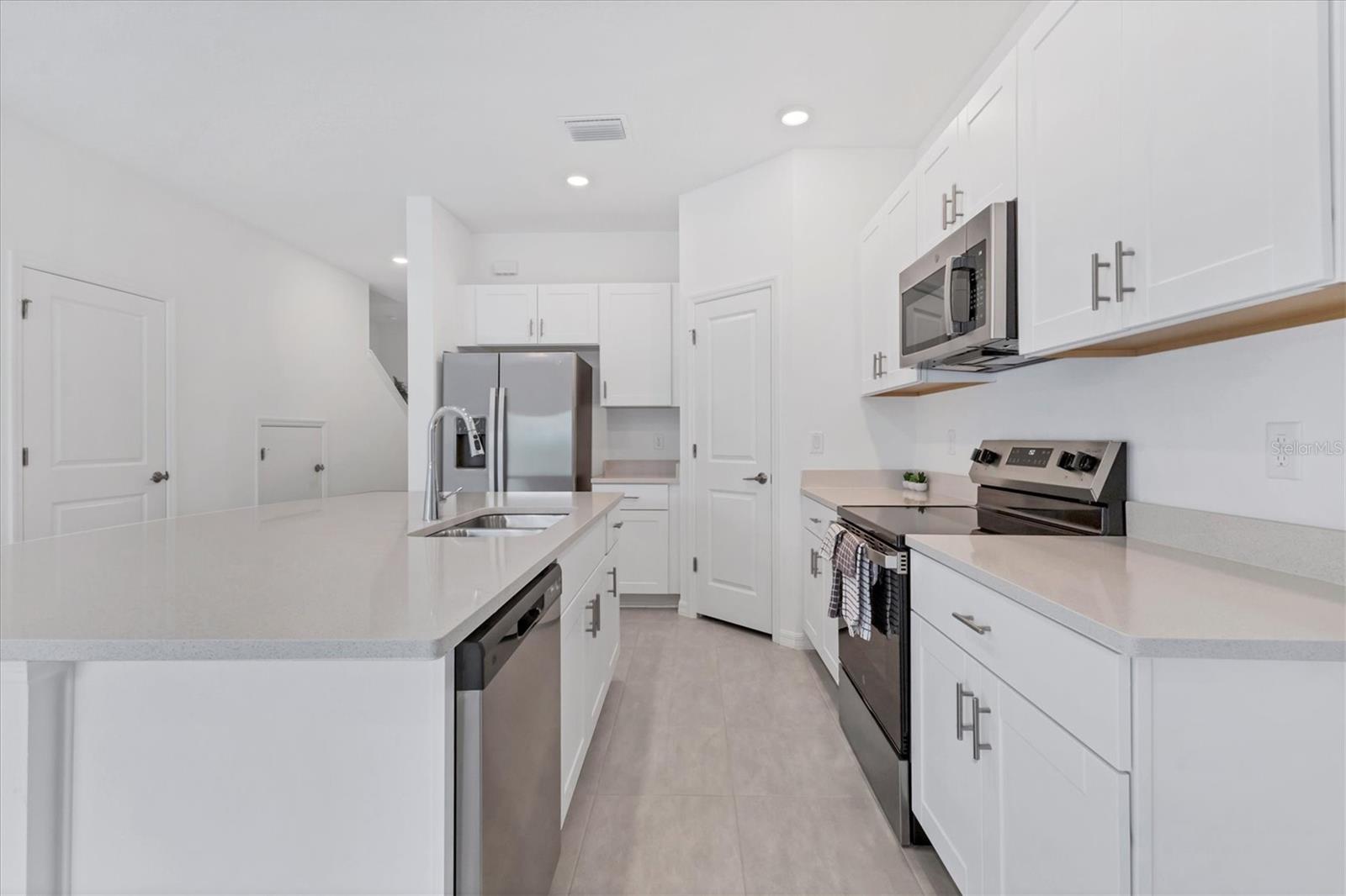 TOWNHOMES/AZARIO - Residential Lease