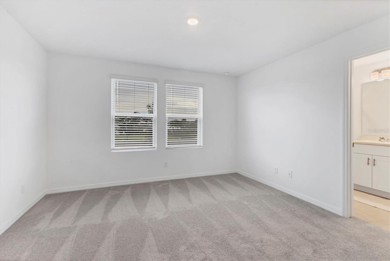 TOWNHOMES/AZARIO - Residential Lease