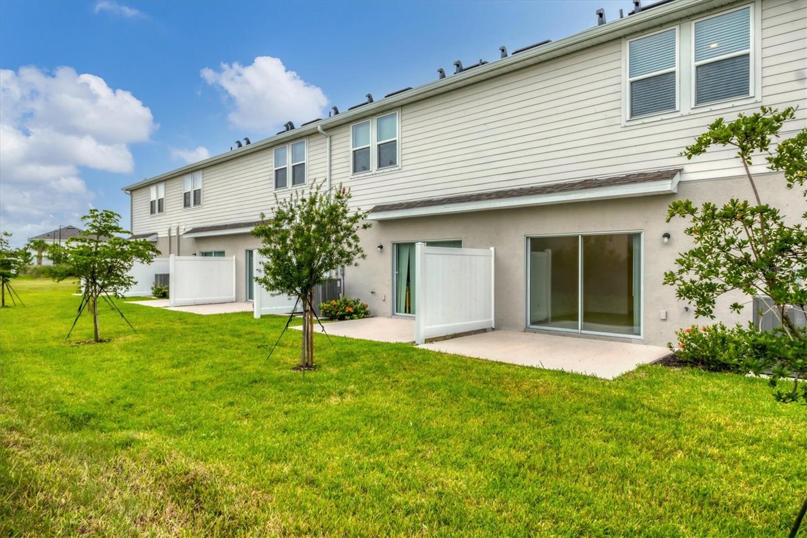 TOWNHOMES/AZARIO - Residential Lease