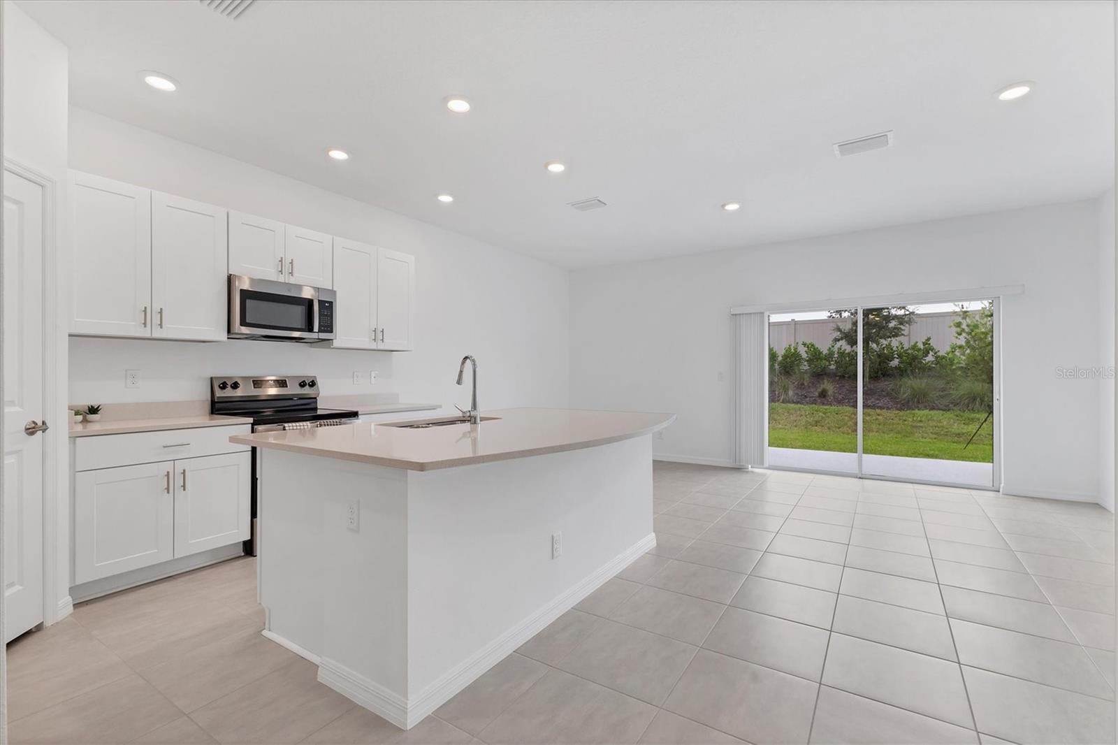 TOWNHOMES/AZARIO - Residential Lease