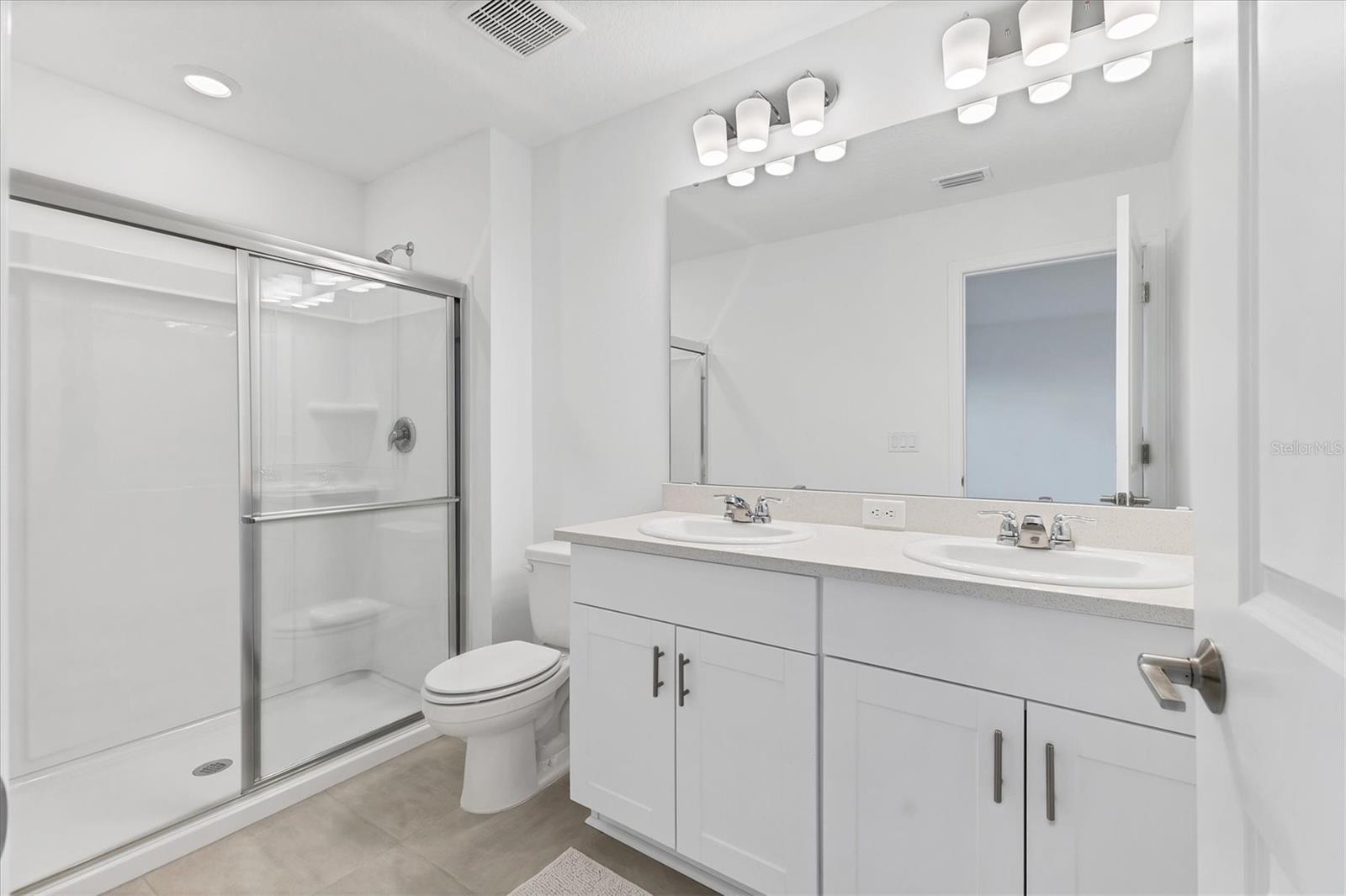 TOWNHOMES/AZARIO - Residential Lease