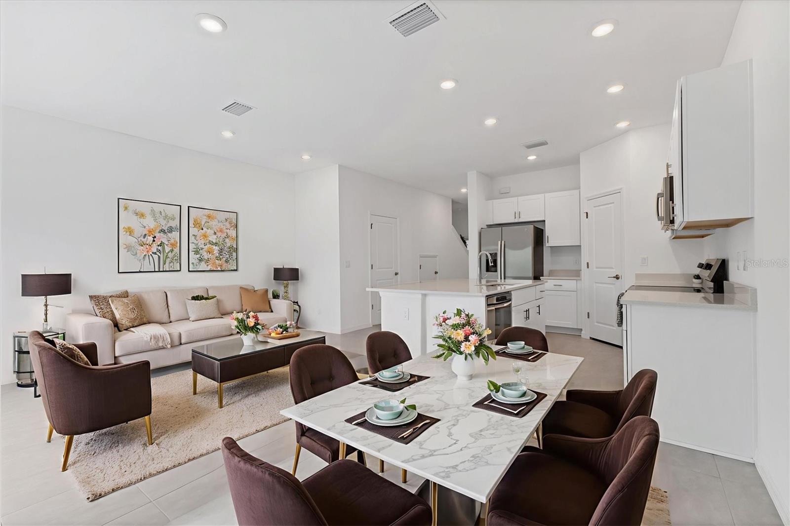 TOWNHOMES/AZARIO - Residential Lease