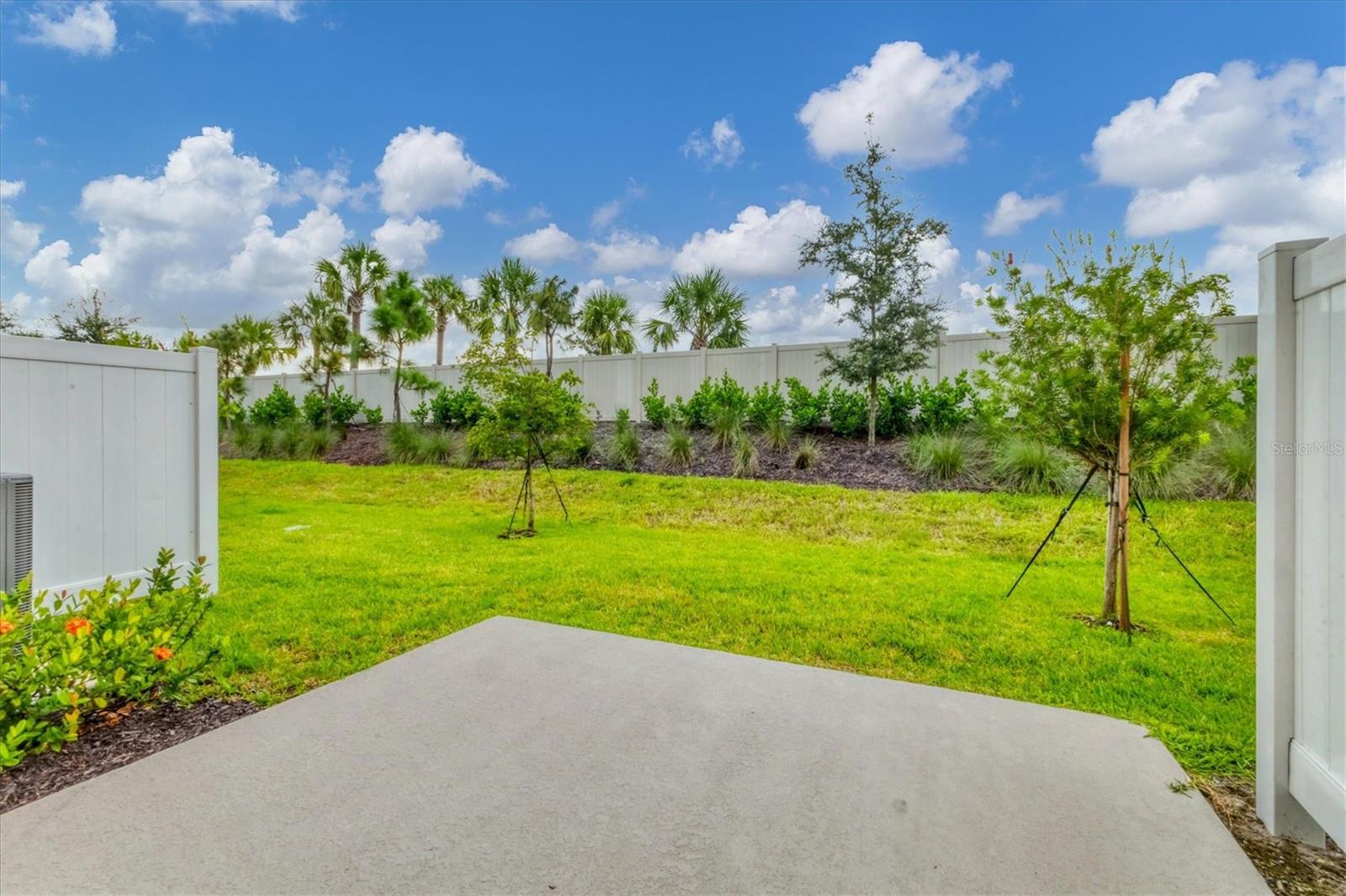 TOWNHOMES/AZARIO - Residential Lease