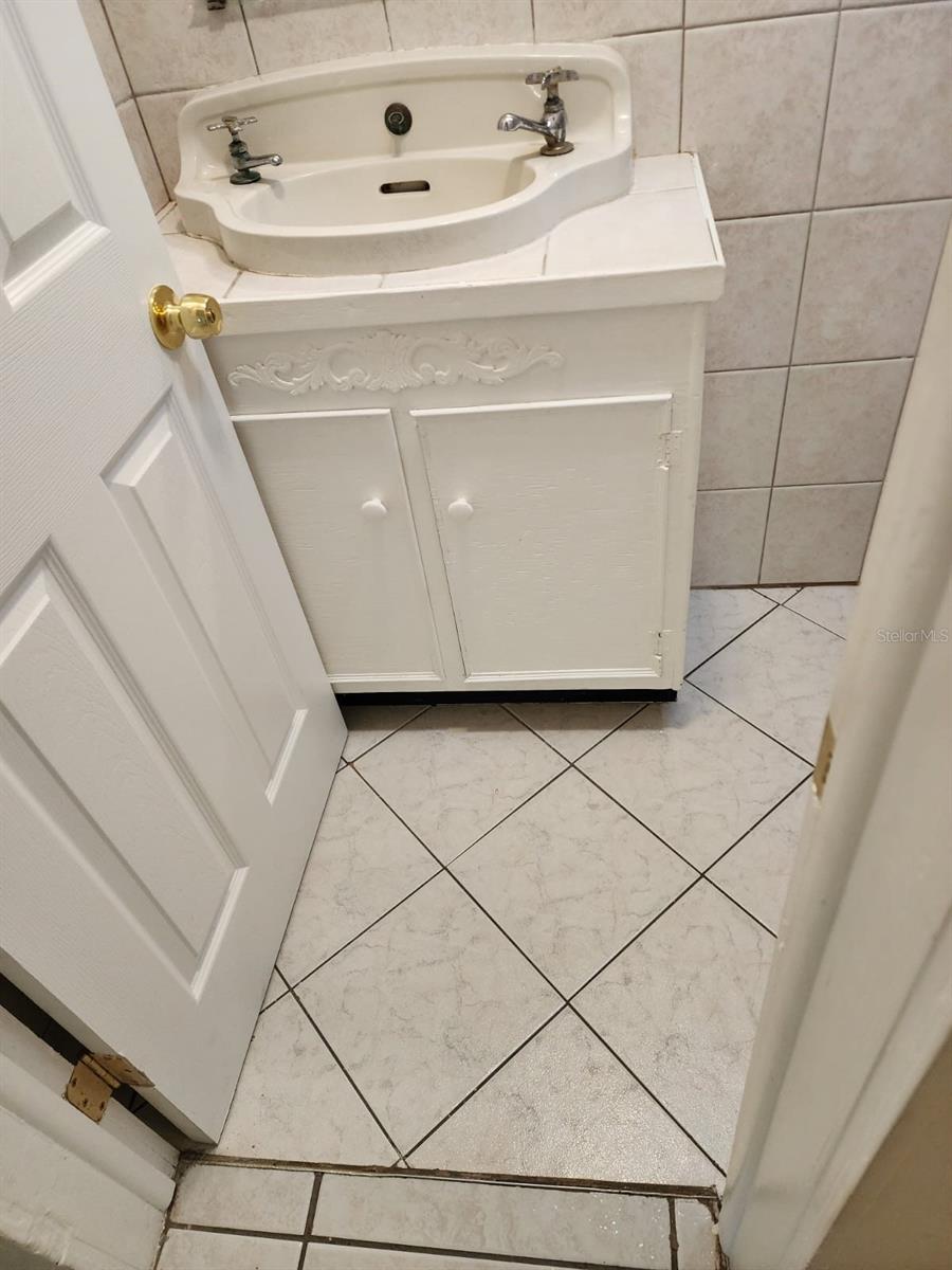 JOSE PARK SUB - Residential Lease