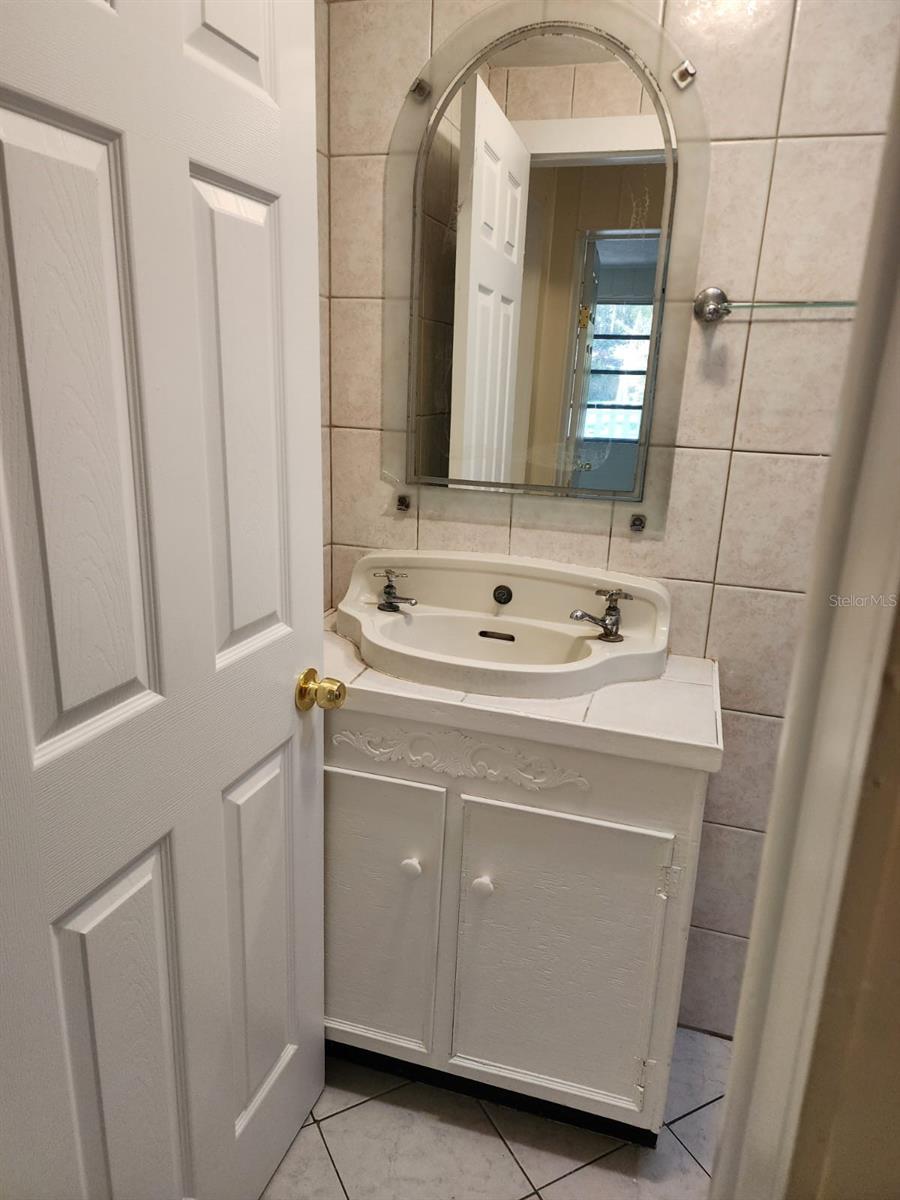 JOSE PARK SUB - Residential Lease