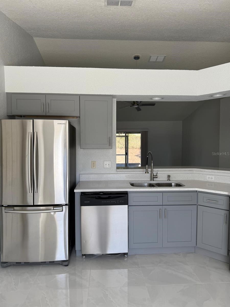 LAKEVIEW MANOR - Residential