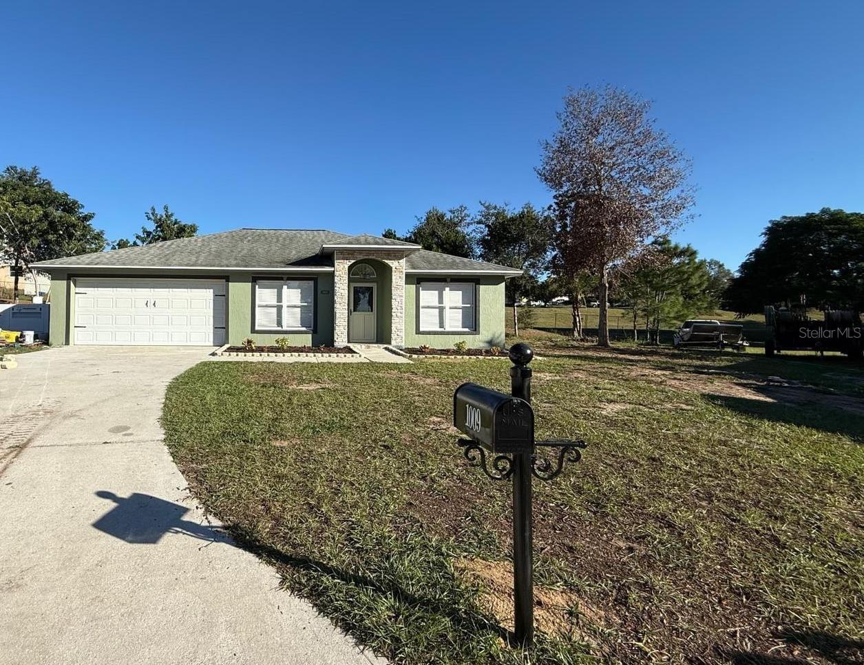 LAKEVIEW MANOR - Residential