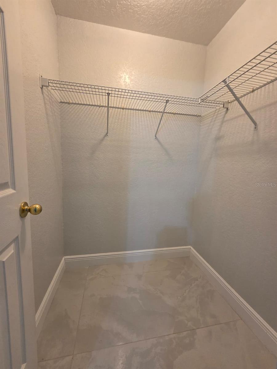 LAKEVIEW MANOR - Residential