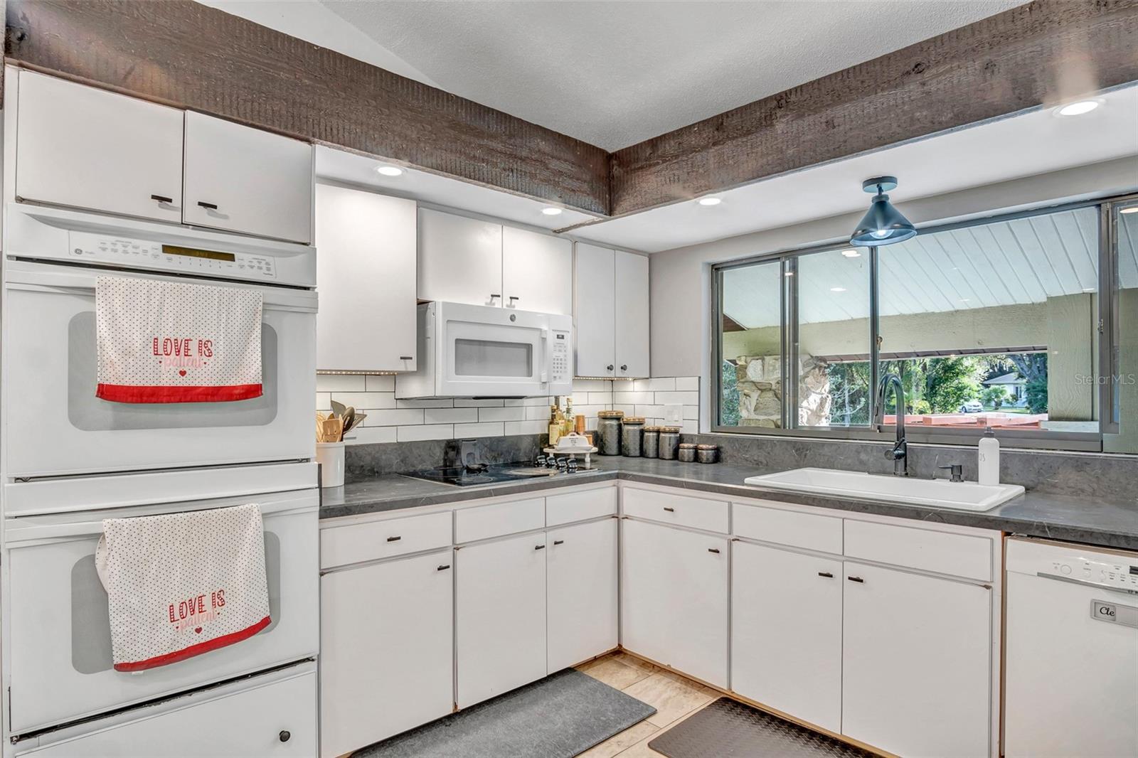 ARROWHEAD GOLF AND COUNTRY CLUB - Residential