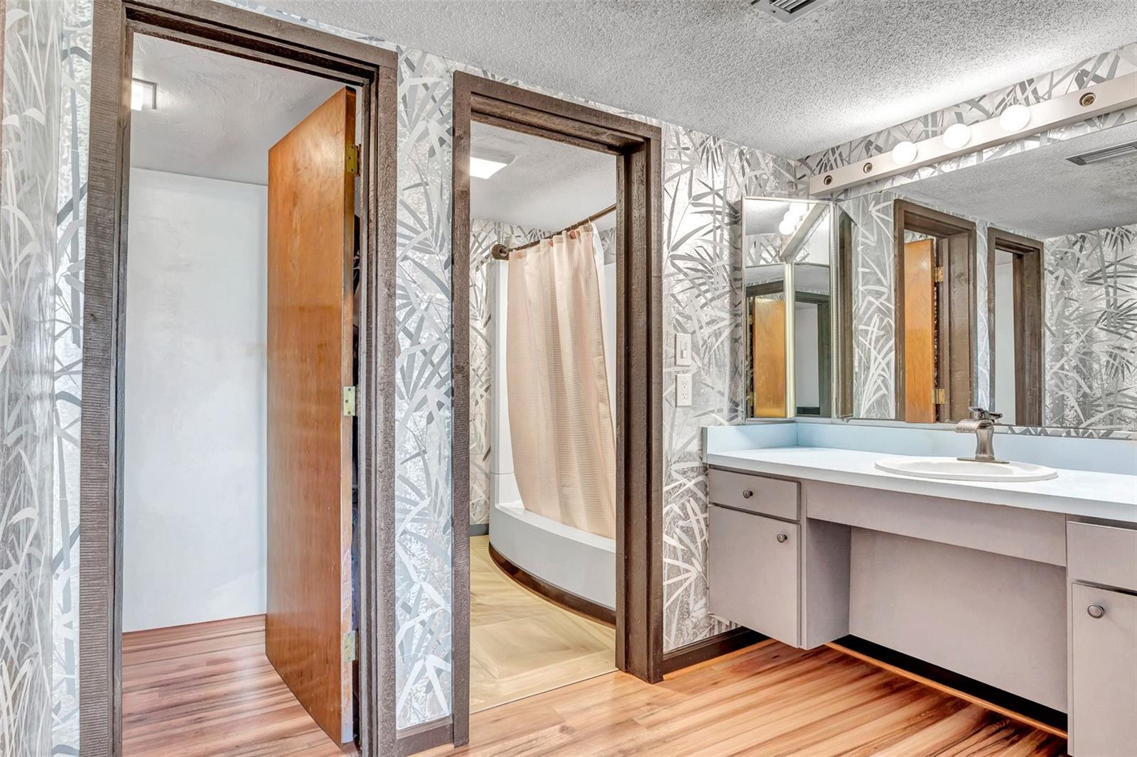 ARROWHEAD GOLF AND COUNTRY CLUB - Residential