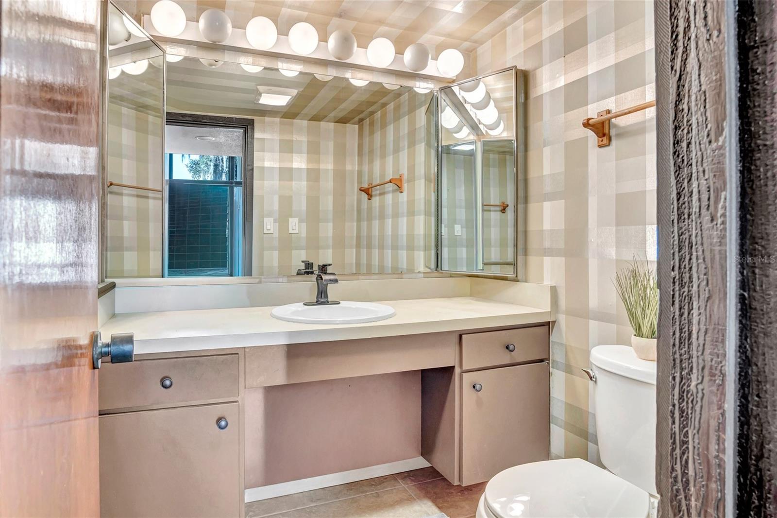 ARROWHEAD GOLF AND COUNTRY CLUB - Residential