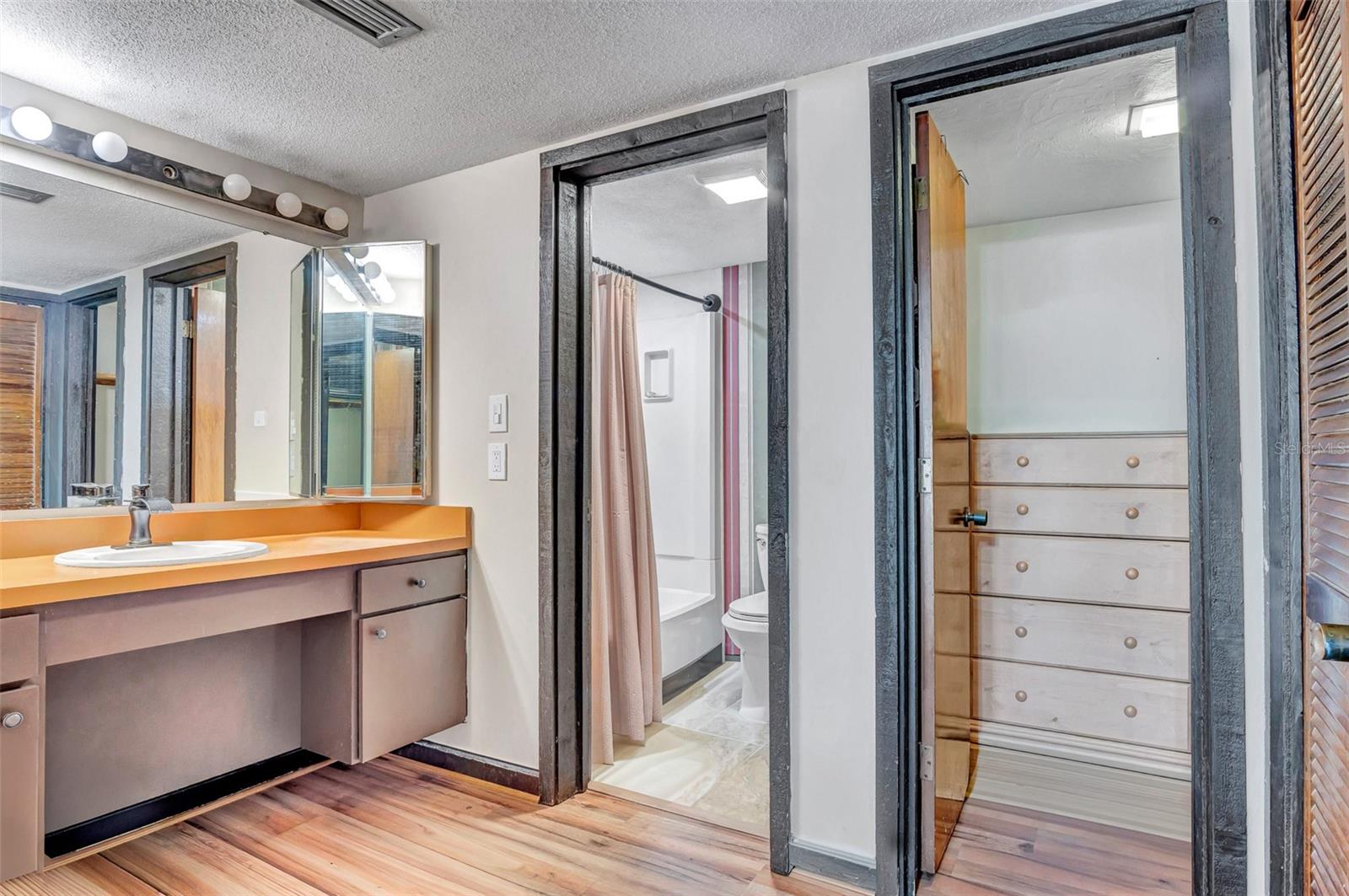 ARROWHEAD GOLF AND COUNTRY CLUB - Residential