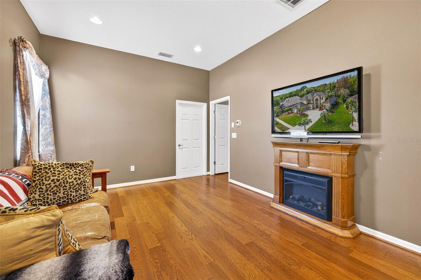 IVY LAKE ESTATES - Residential