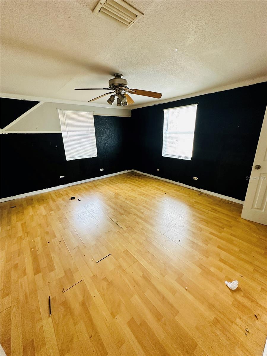 BERKSHIRES IN DEANBURG 04-17-30 - Commercial Sale