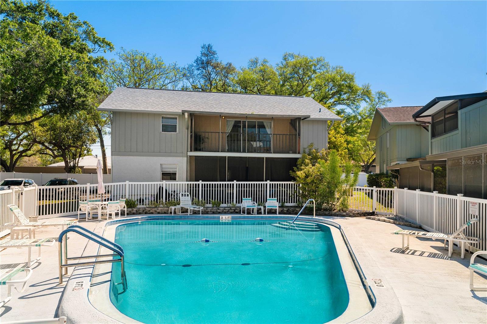 OAK LAKE PARK CONDO - Residential