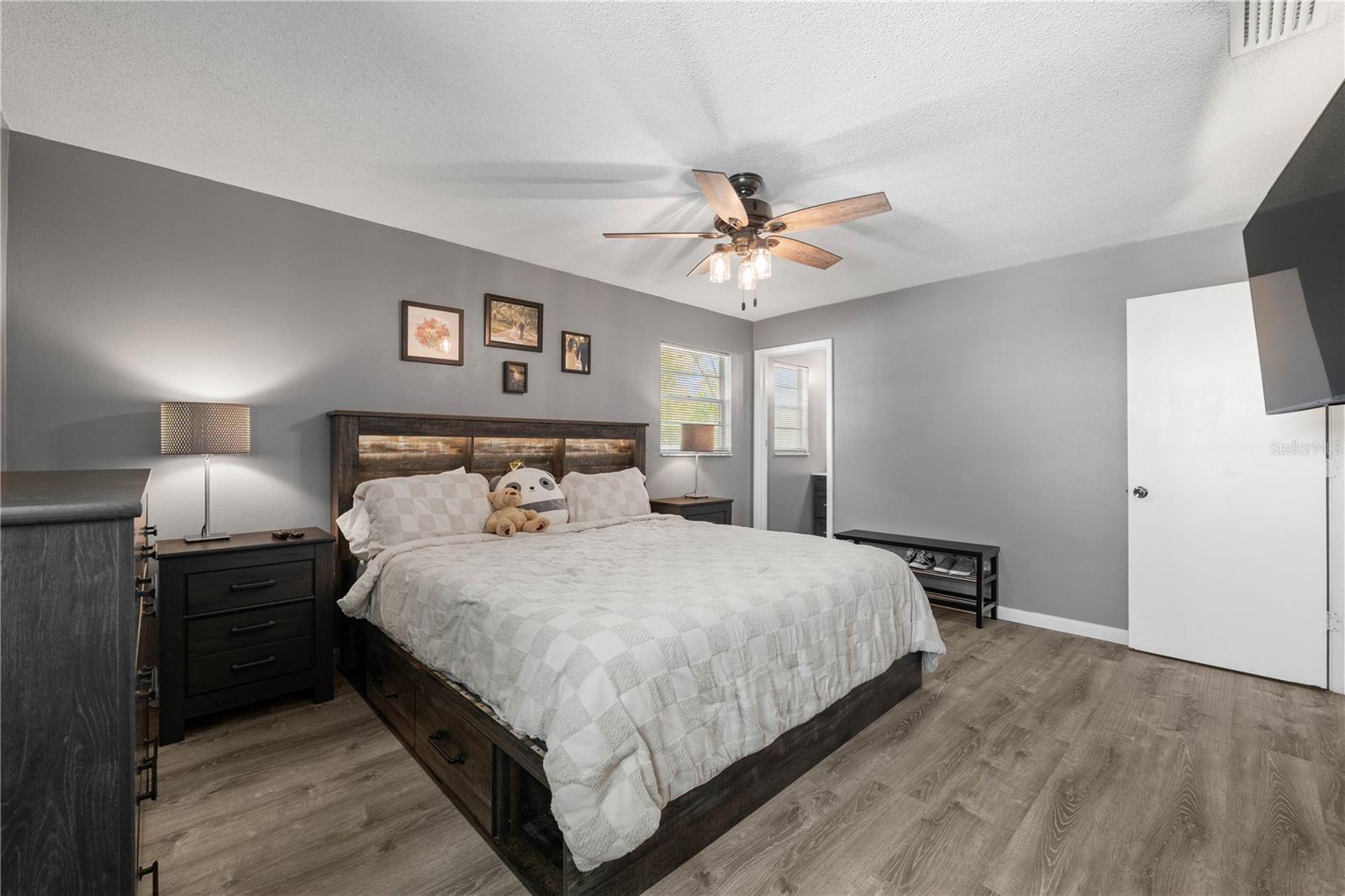 OAK LAKE PARK CONDO - Residential