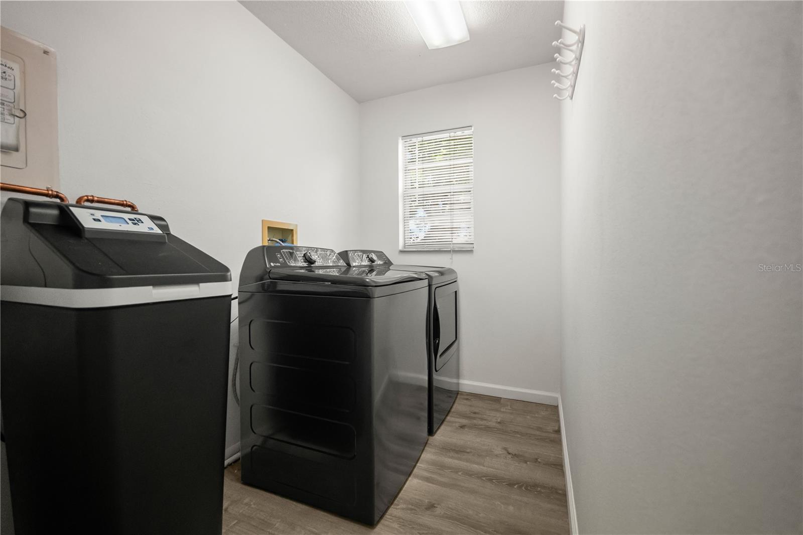 OAK LAKE PARK CONDO - Residential