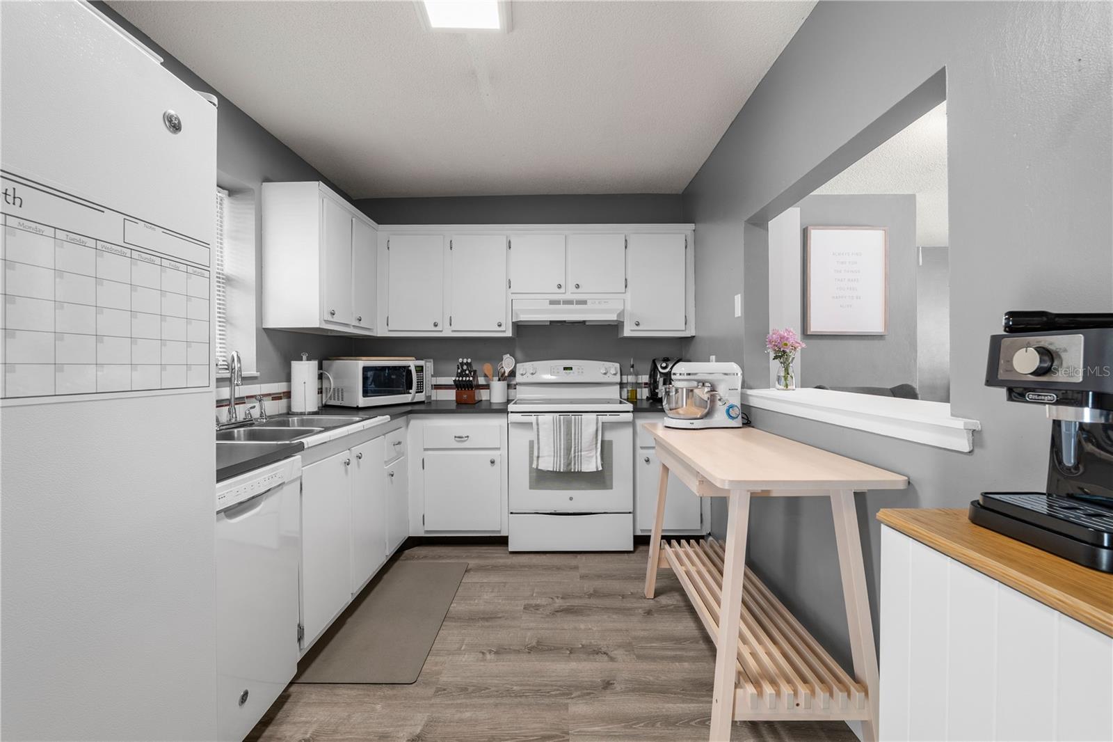 OAK LAKE PARK CONDO - Residential