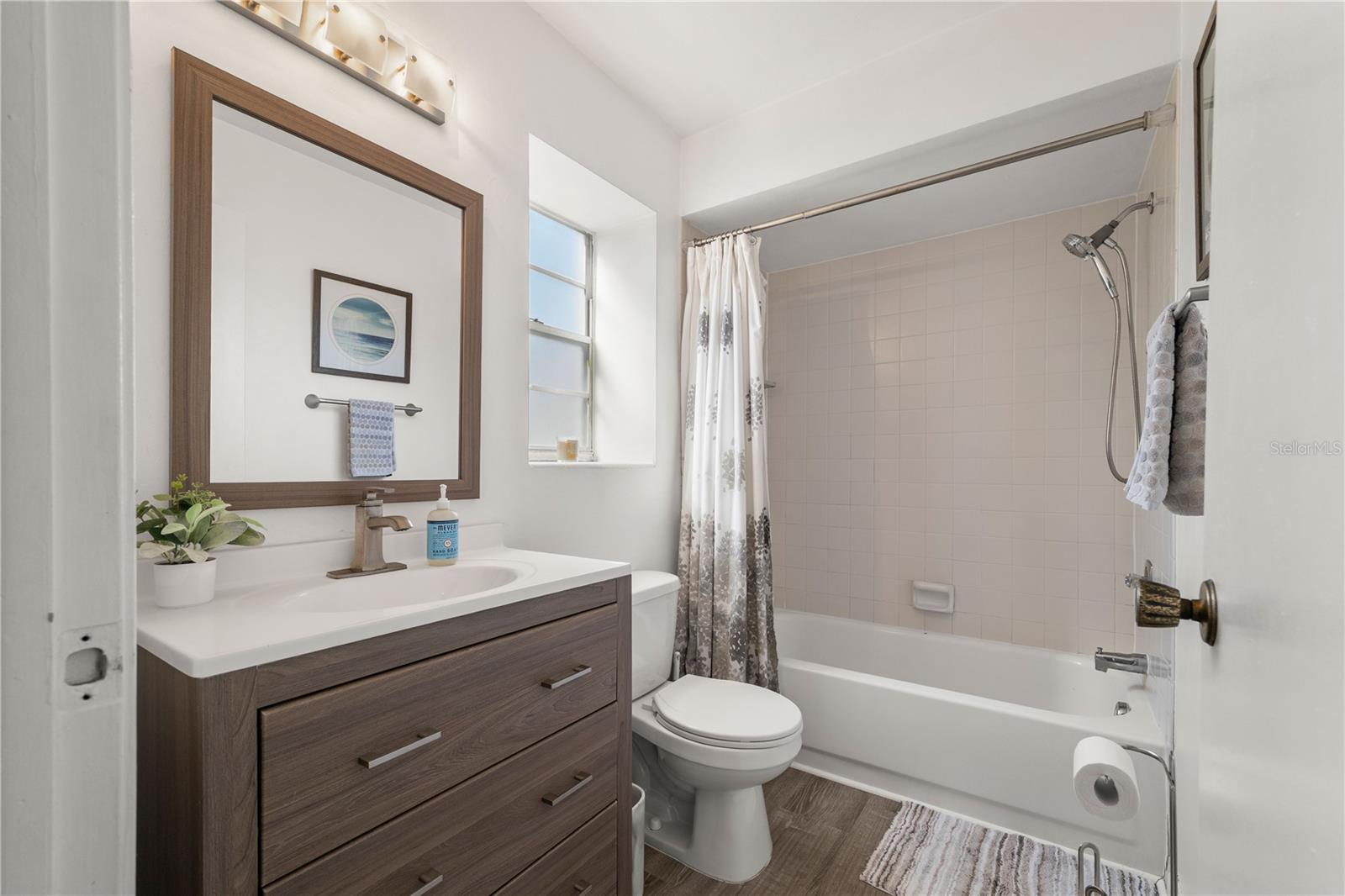 OAK LAKE PARK CONDO - Residential