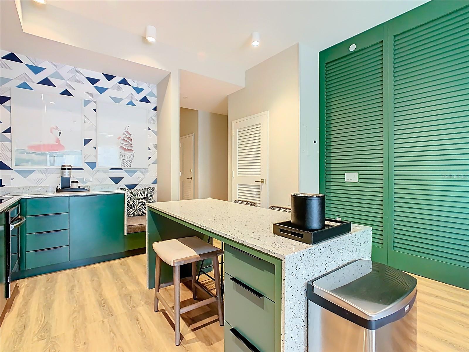 SUNSET WALK HOTEL CONDO PH 1 - Residential