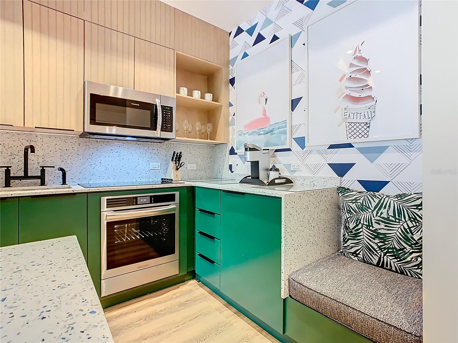 SUNSET WALK HOTEL CONDO PH 1 - Residential