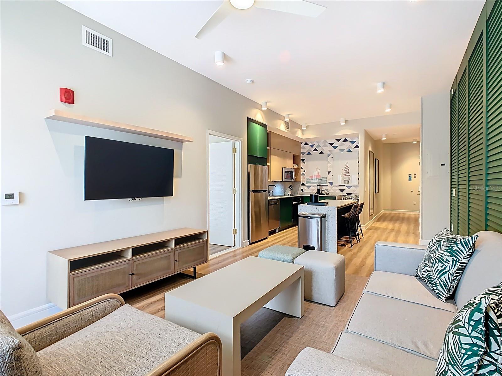 SUNSET WALK HOTEL CONDO PH 1 - Residential