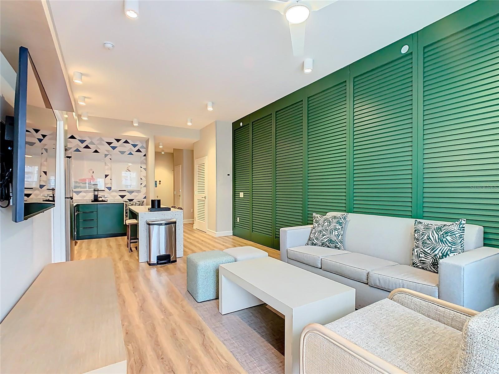 SUNSET WALK HOTEL CONDO PH 1 - Residential