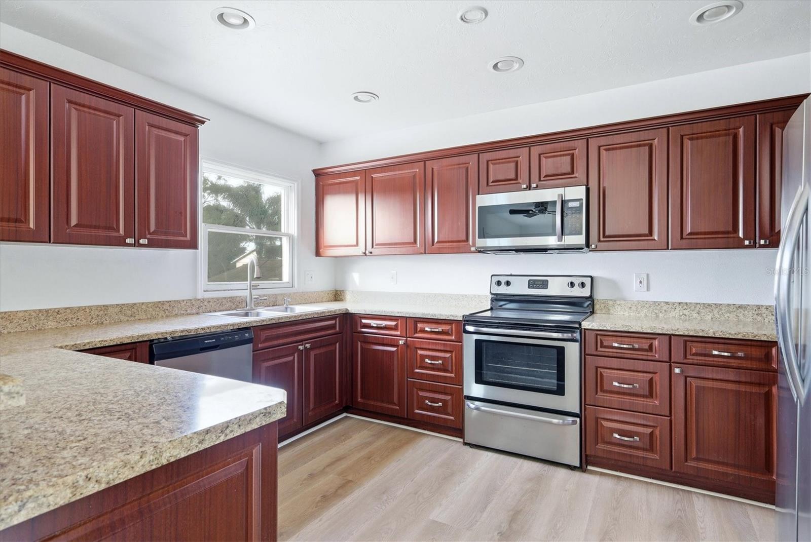 PALMETTO POINT - Residential Lease