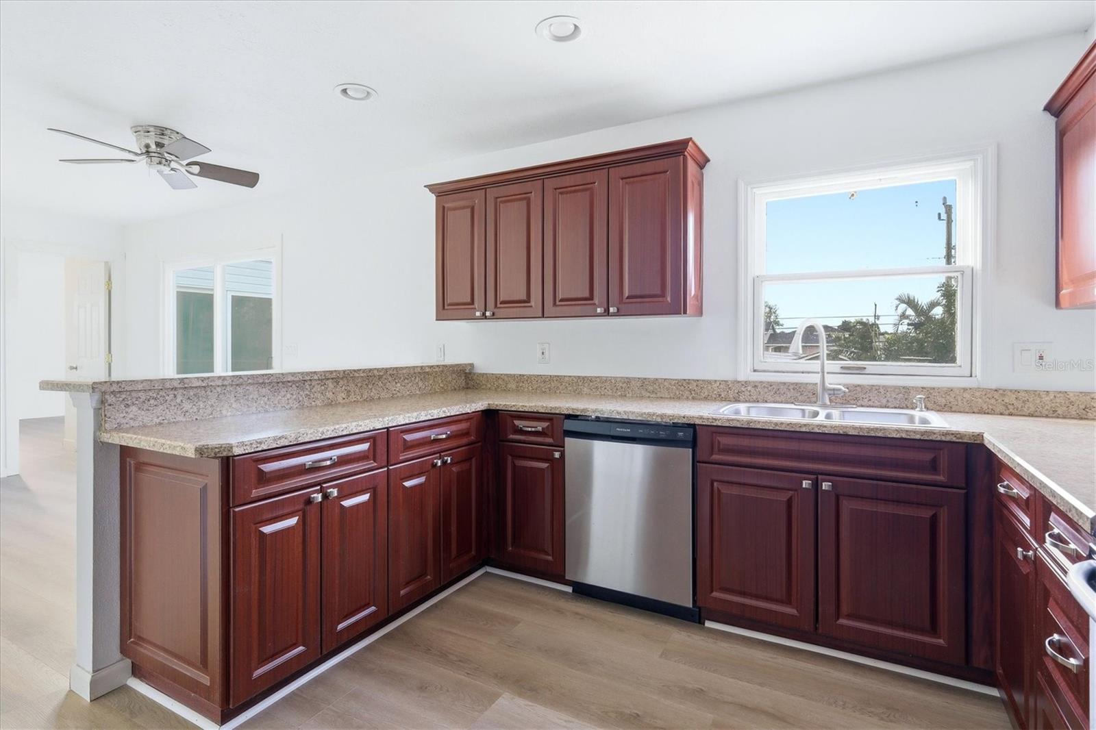 PALMETTO POINT - Residential Lease