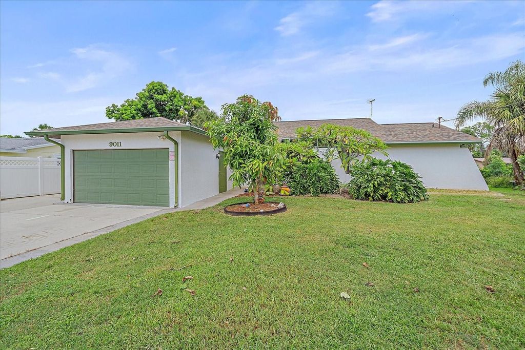 Photo of 9011 Hilolo Lane, Venice, FL 34293 (MLS # N6140705)