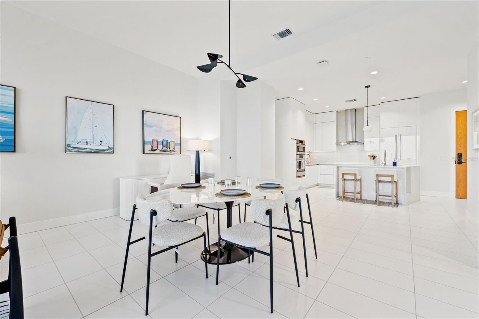 REFLECTION CONDO - Residential Lease