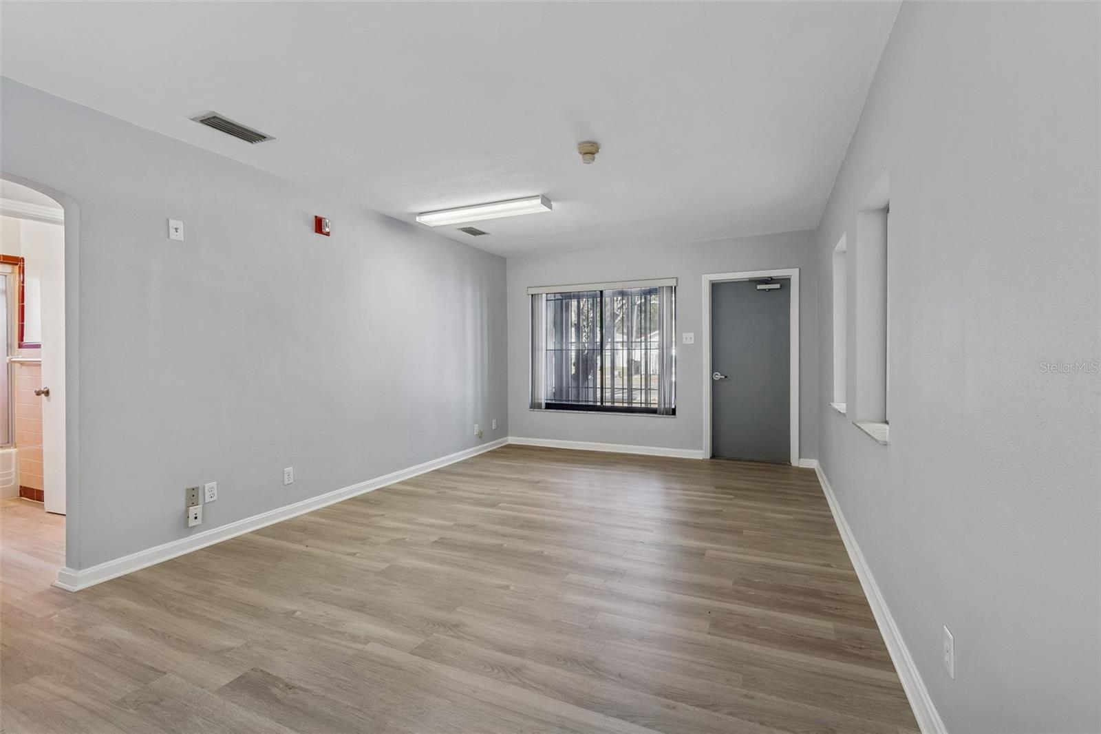 TAMPAS NORTH SIDE COUNTRY CLU - Commercial Sale