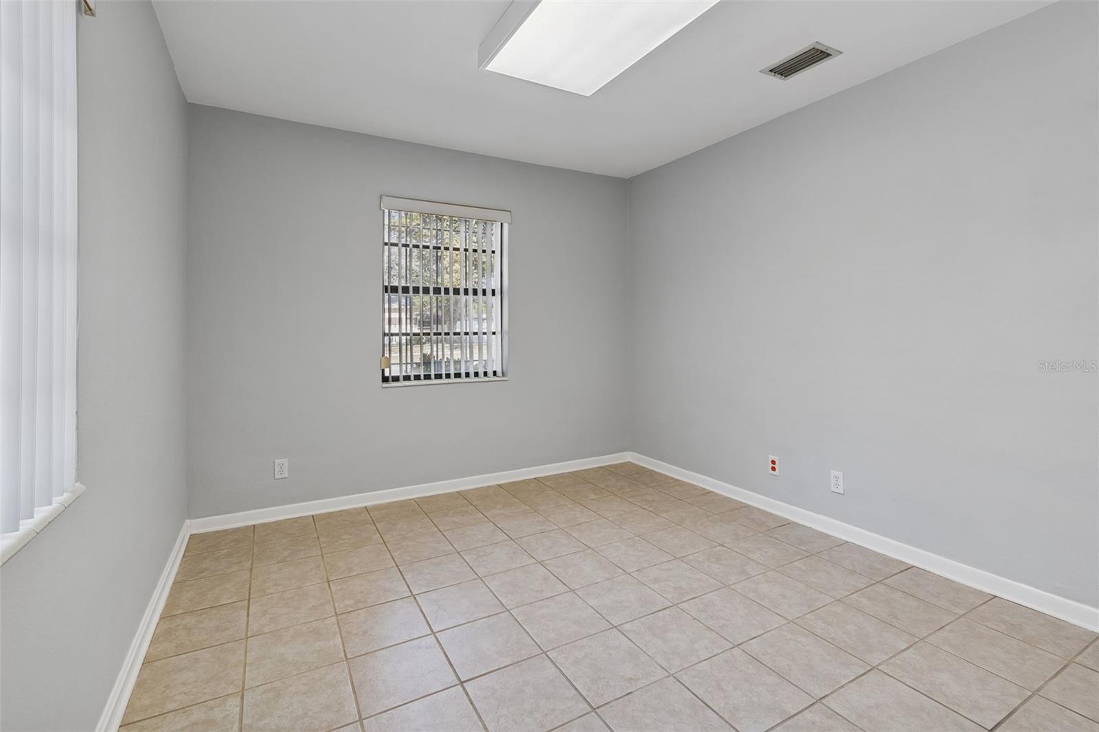 TAMPAS NORTH SIDE COUNTRY CLU - Commercial Sale