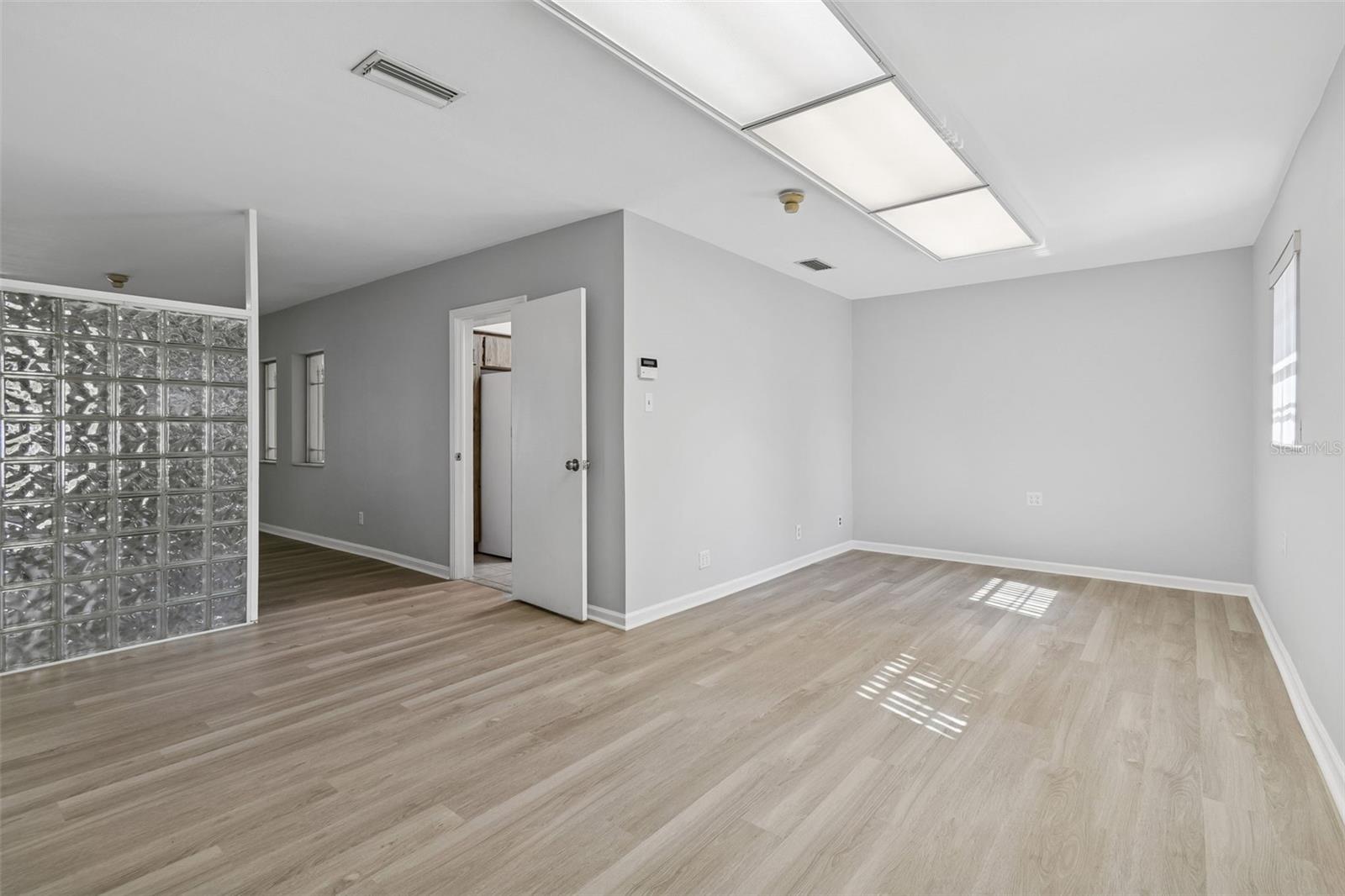 TAMPAS NORTH SIDE COUNTRY CLU - Commercial Sale