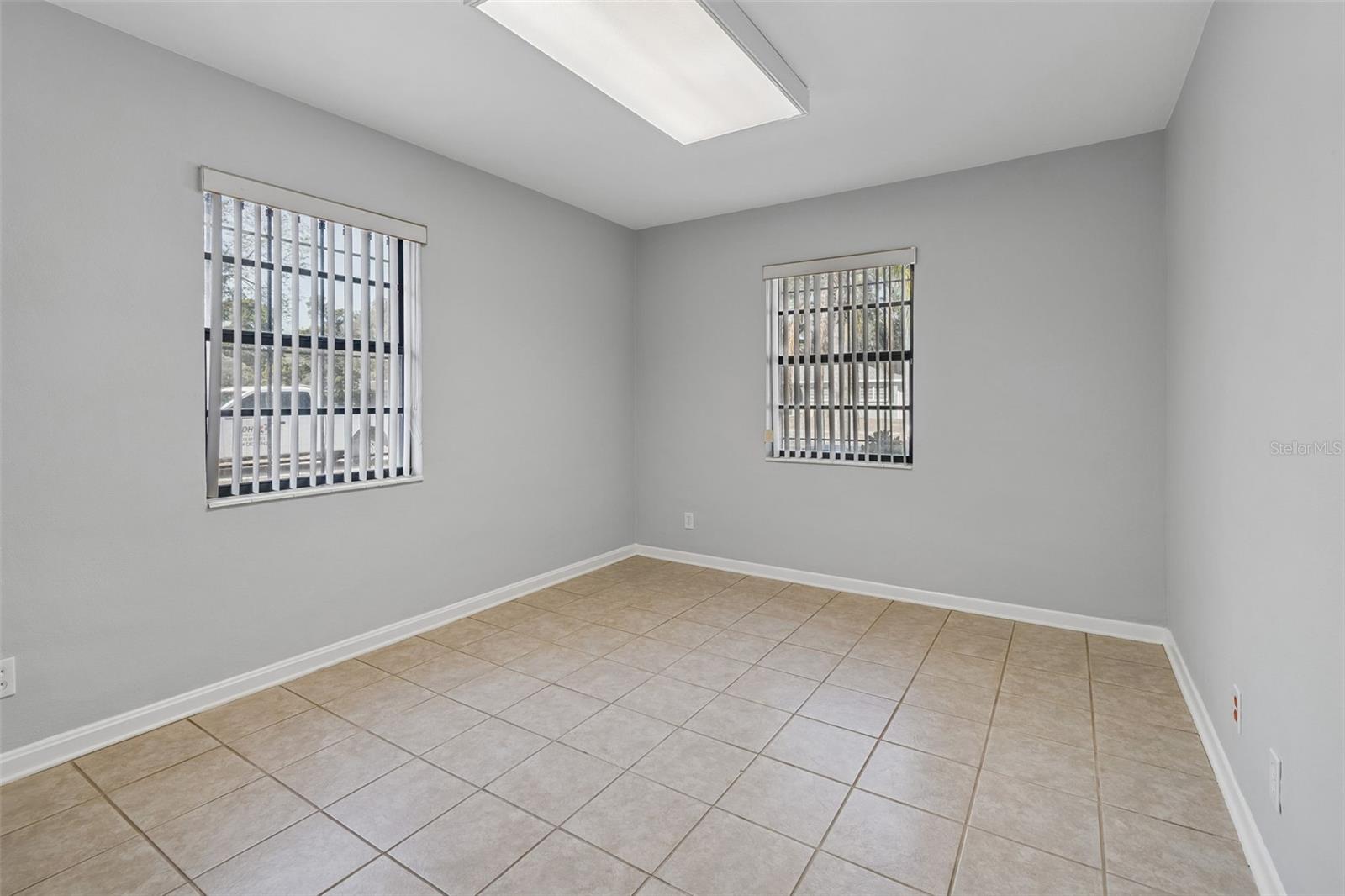 TAMPAS NORTH SIDE COUNTRY CLU - Commercial Sale