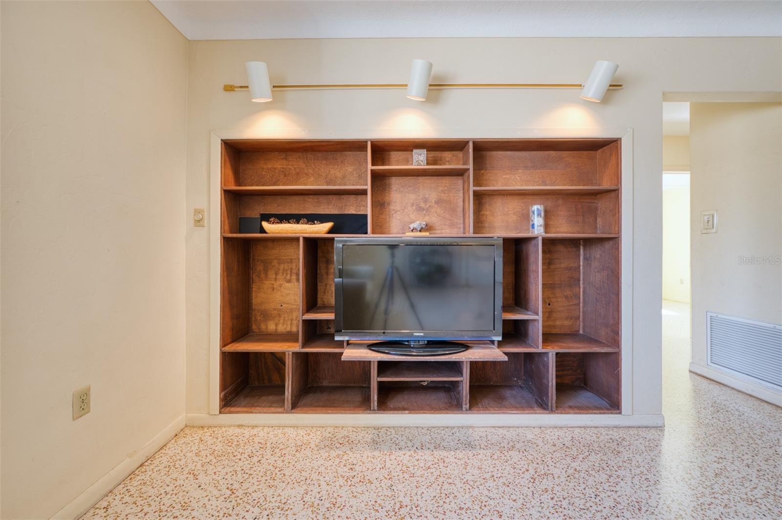 SOUTH GATE - Residential