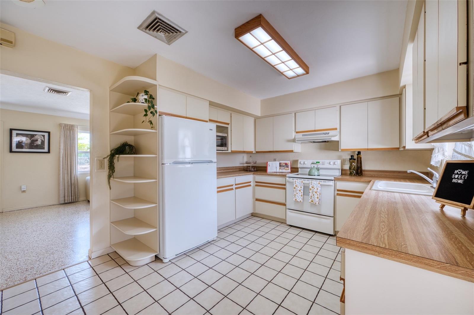 SOUTH GATE - Residential