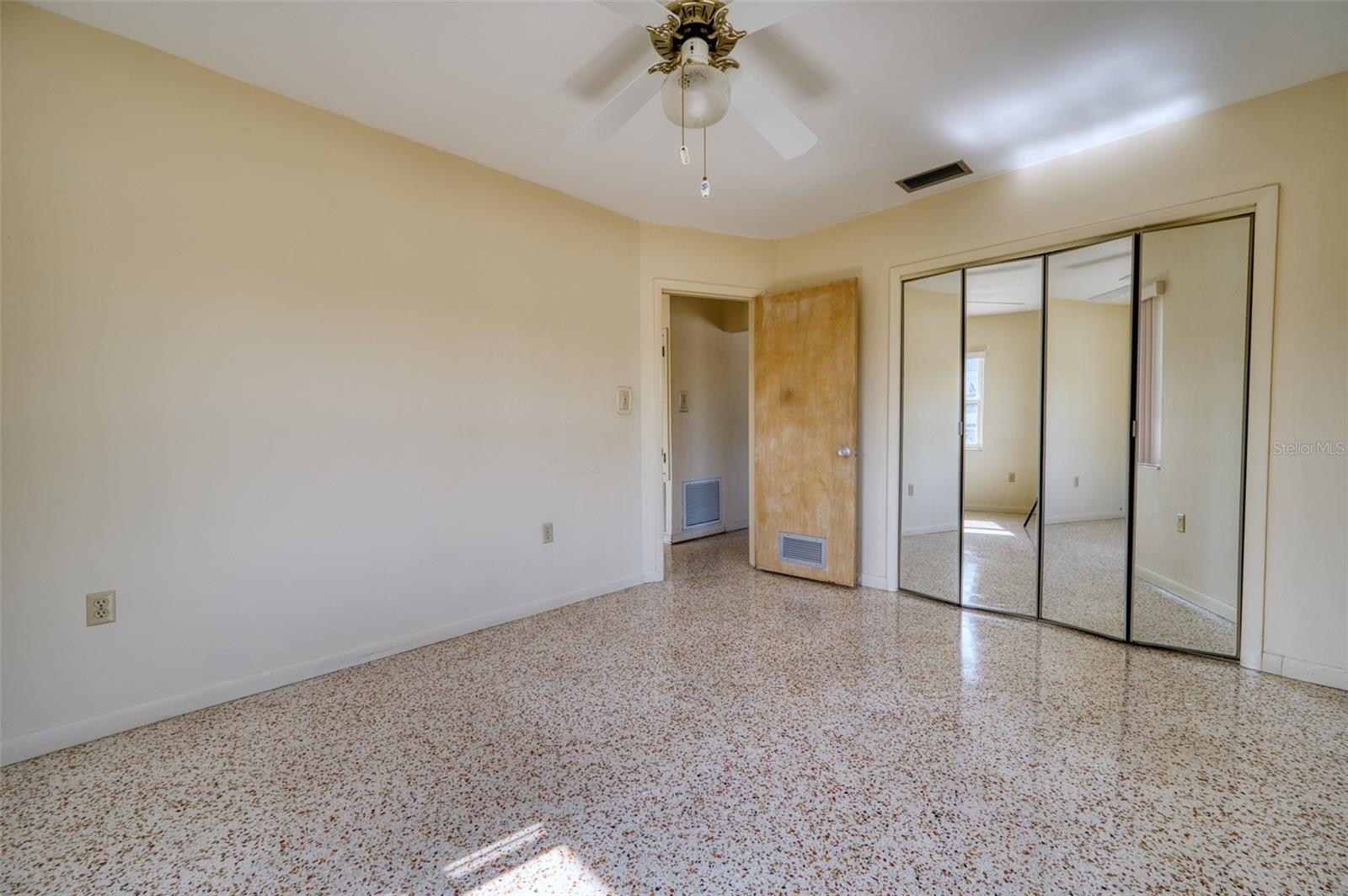 SOUTH GATE - Residential