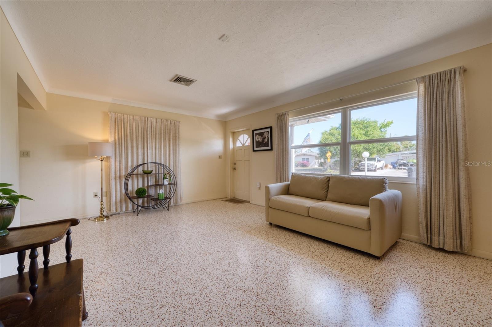 SOUTH GATE - Residential