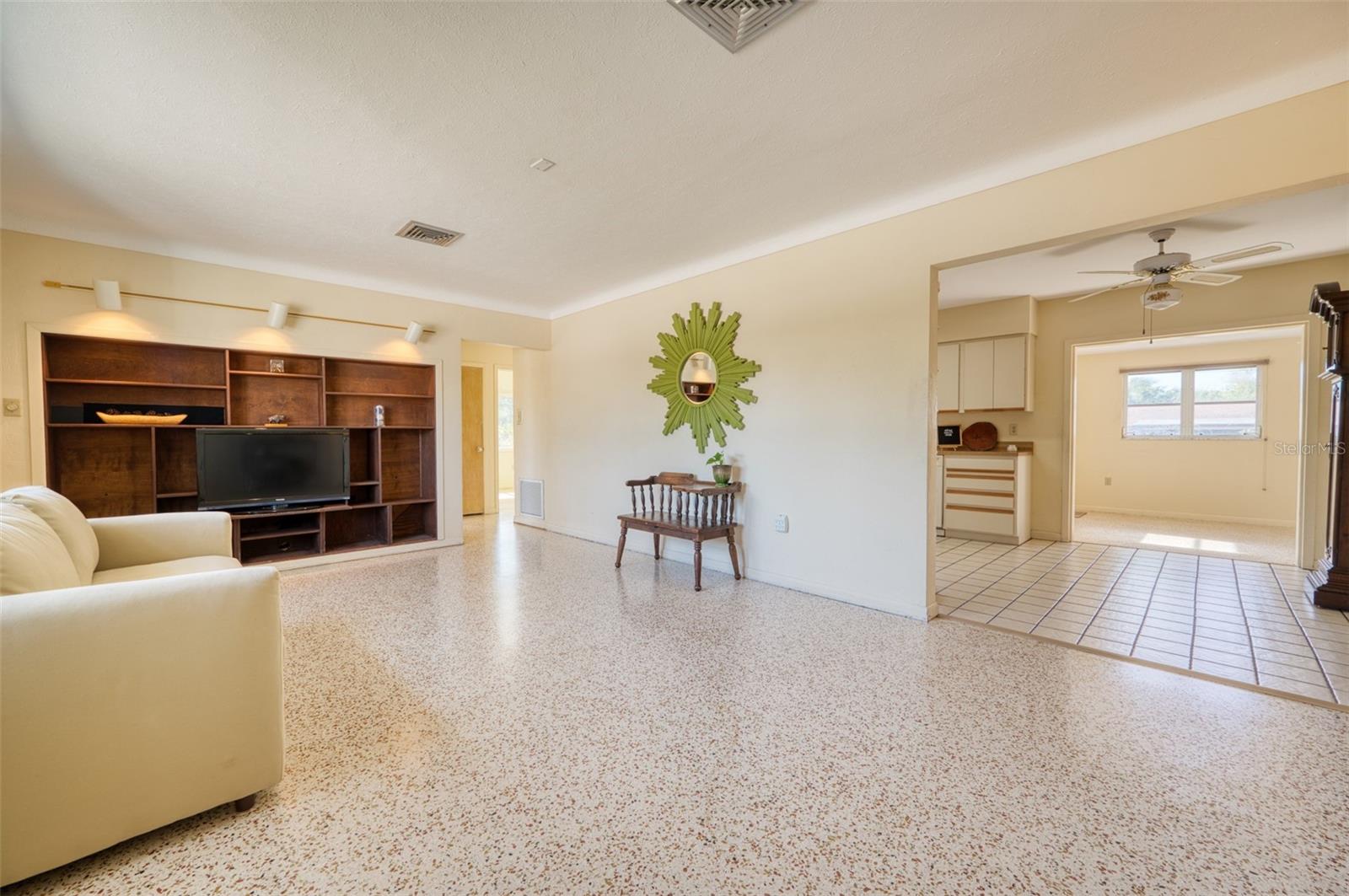 SOUTH GATE - Residential