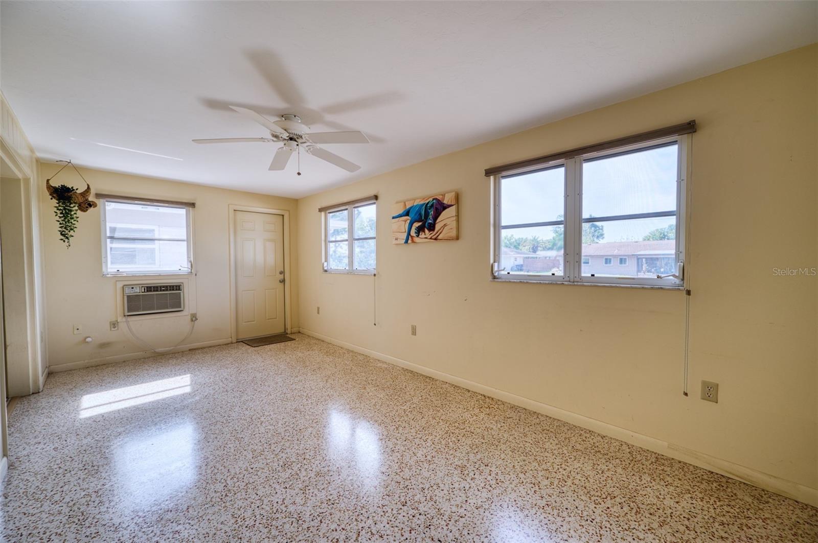 SOUTH GATE - Residential